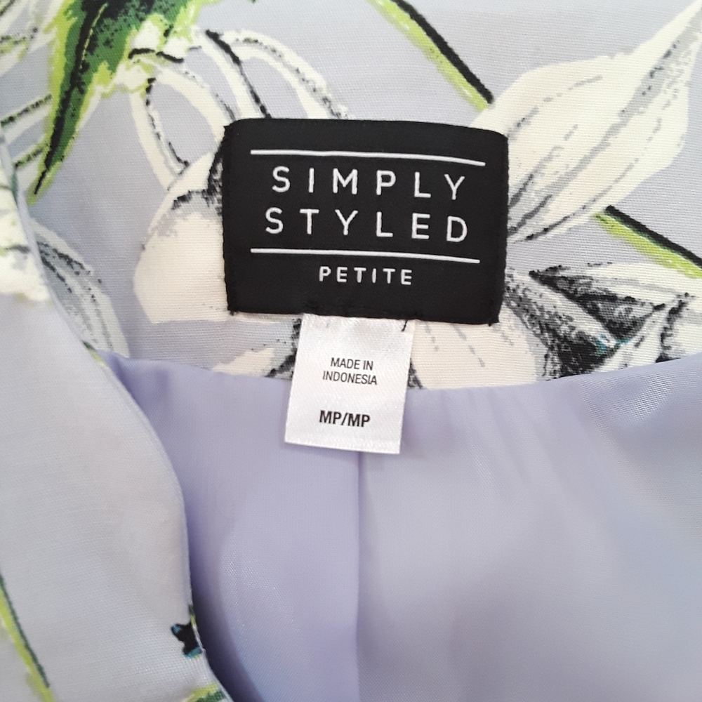 Simply Styled Floral Blazer - Picture 3 of 4